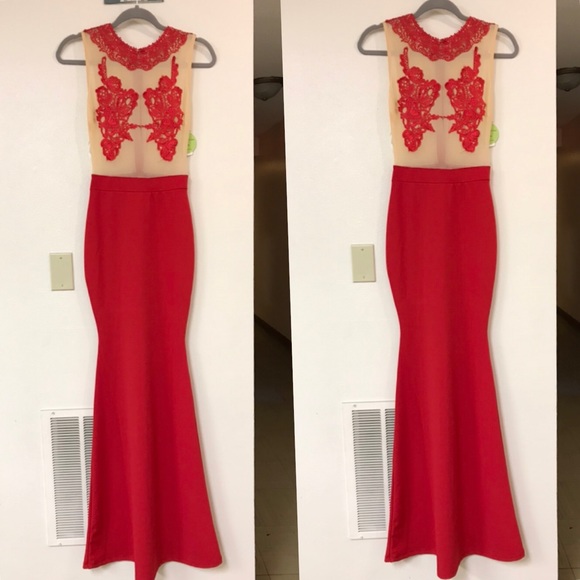 Windsor Dresses & Skirts - ❤️Beautiful Formal Red Dress❤️